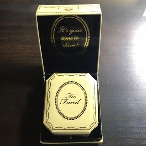 Too Faced Diamond Light Highlighter